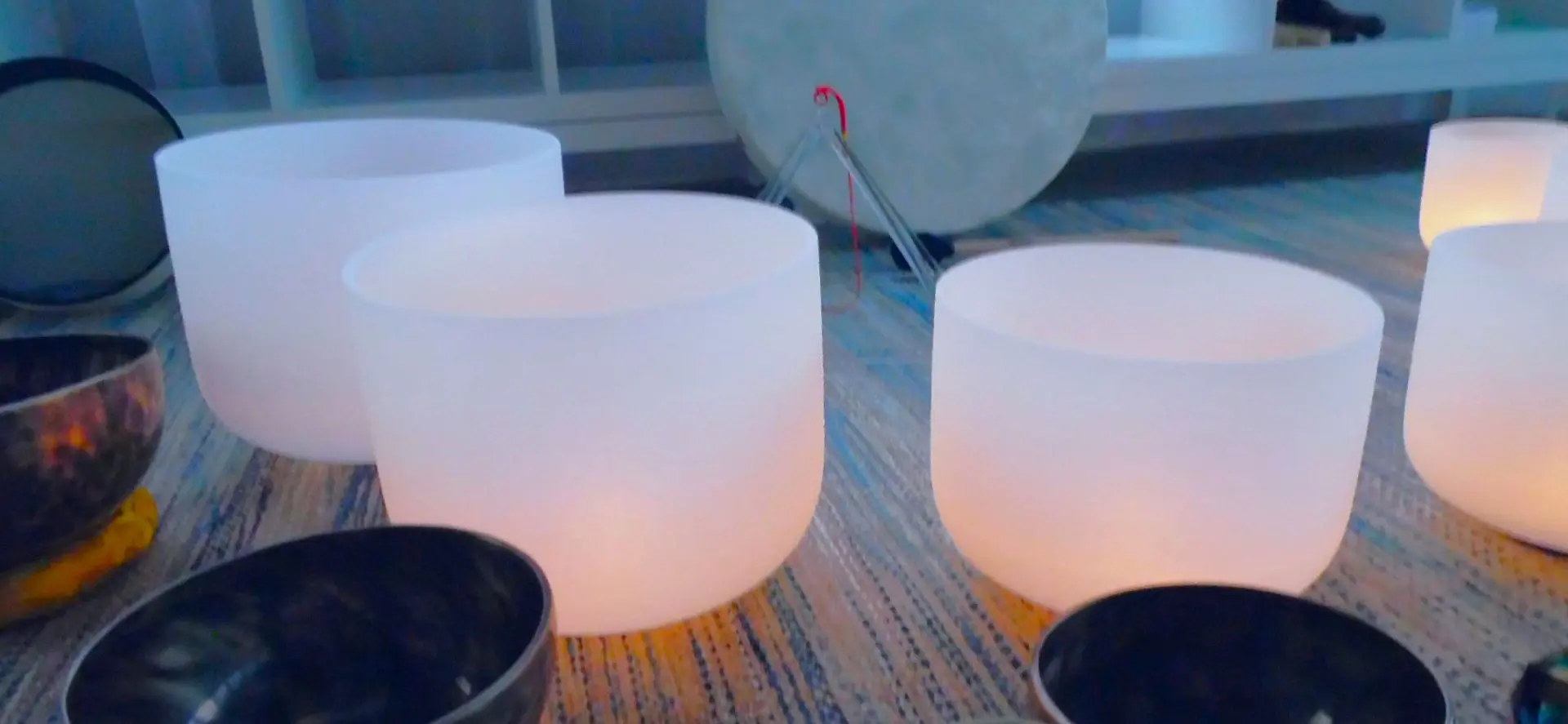 A group of white bowls sitting on top of a table.